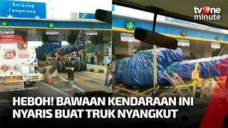 Gak Muat Lewat Gerbang Tol, Bawaan Truk Ini Bikin Warganet Menebak nebak | tvOne Minute