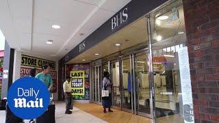 Shoppers grabs bargains as BHS stores close for the last time - Daily Mail