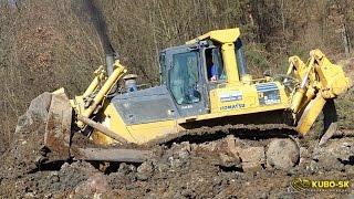 Komatsu D155AX - pushing mud