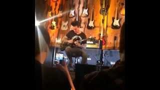 SYNYSTER GATES SOLO AT GUITAR CENTER! (2014!)