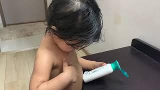 Kid applying body lotion herself|Saanvi is applying bodylotion herself