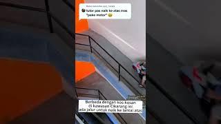 Parkir motor di depan kos-kosan lantai 3, kok bisa?