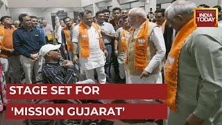 PM Modi Holds Meeting With Key Leaders Of State BJP In Gandhinagar | Gujarat Election