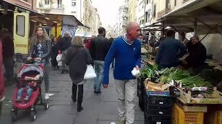 Al mercato centrale di Piazza Cavalllotti di Livorno