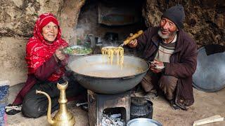 Old Lovers Cooking Best Soup in a Cave Like 2000 Years Ago |Living in a Cave With the Cold of Winter