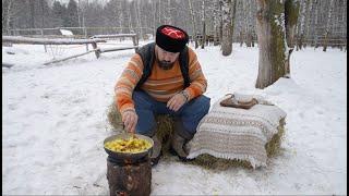 ЖАРЕНАЯ КАРТОШКА НА САЛЕ С ЛУКОМ ПРИГОТОВЛЕННАЯ НА ФИНСКОЙ СВЕЧЕ / Дмитрий Земцов