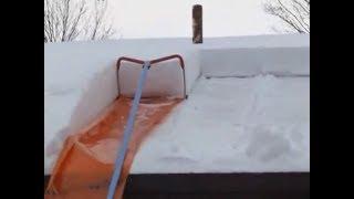 Оригинальный скребок для уборки снега с крыши дома или бани