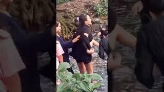 nikita mirzani mandi di kawasan baduy