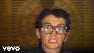 Elvis Costello & The Attractions - Radio, Radio