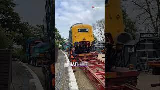 Memasang Lokomotif di Jalur Kereta 