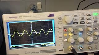 Using a Tektronix oscilloscope