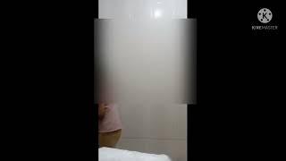 Bikin gagal fokus tante cantik ganti pembalut di kamar mandi