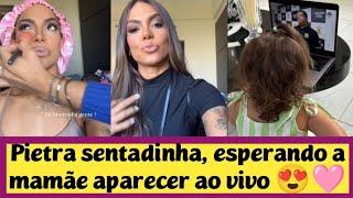 Pietra sentadinha, esperando a mamãe aparecer ao vivo 🩷