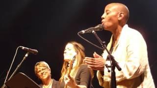 Amos Lee LIVE "Angel From Montgomery"  with Gail Ann Dorsey and Sara Lee