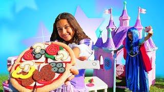 Disney Princesses in a Big Princess Castle: Pizza for Disney Princess