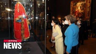 S. Korean, Austrian first ladies see displayed armor from Emperor Gojong from 1892