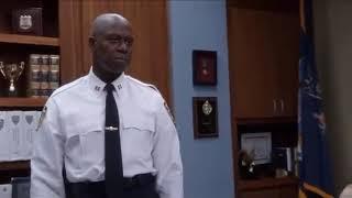 Brooklyn Brooklyn Nine-Nine: Jake punches Jimmy for calling Holt a Homo