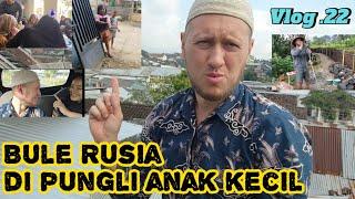 Bule Rusia acara nyadran sebelum Ramadan. Aduk semen dan di pungli anak kecil