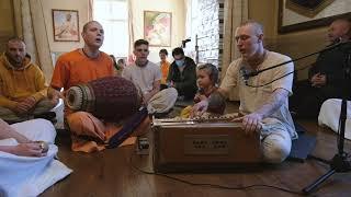 Dharaní Dhara Dás - Sunday Kirtan