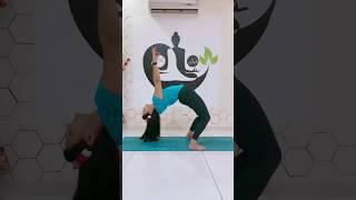 Chakrasana on Hair #yogarimaa #yoga #beginnersyoga #viral #flexibility #trend #youtube #backbending