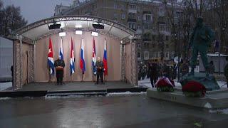 Владимир Путин и президент Кубы Диас-Канель открыли памятник Фиделю Кастро в Москве