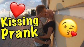 Kissing Prank: СЕКРЕТ ФОКУСА | КАК РАЗВЕСТИ ДЕВУШКУ НА ПОЦЕЛУЙ?