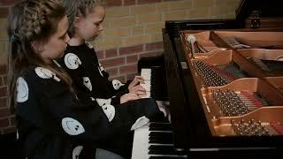 Lisa und Svea spielen "Ländler Nr. 8" von Robert Schumann, bearb. Johannes Brahms