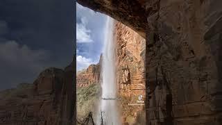 Weeping Rock Trail in Zion National Park #zionnationalpark #zionhikes #utahtravel #bucketlisttravel