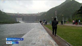 Саяно-Шушенская ГЭС стала местом притяжения из-за открытия берегового водосброса