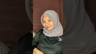 awek hijab uitm sengaja pamer bra merah