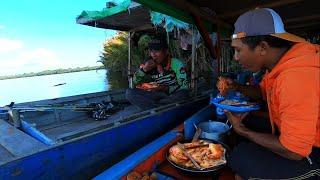 Mancing langsung masak tumis udang saos tiram setelah dapat banyak udang galah capit biru