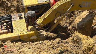 Unexpected​ Excavator Sink Deep Mud Amazing Getting Stuck In Pull Out Truck Crane Caterpillar 320D