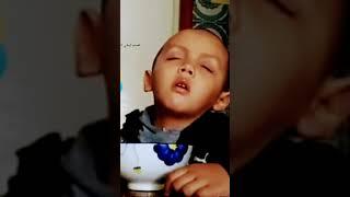 Em bé vừa ăn vừa ngủ - Baby eats and sleeps.#shorts #memes #funnyvideo #fypシ゚viral #funnyshorts