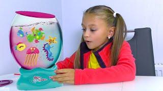КАК СДЕЛАТЬ Светящийся аквариум с рыбками | Видео для детей | Tiki Taki Cook