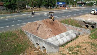 Technical action Five trucks carrying Dozer to clear the sewer next to the ASEAN Road to enter the