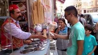 Ice Cream Man in Istanbul Attracts Crowds With Tricks