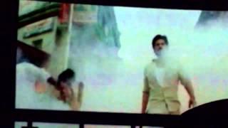 Raees Teaser - Reaction of SRK Fans in a Cinema