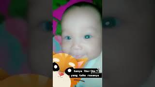 Bayi gigit puting susu mama