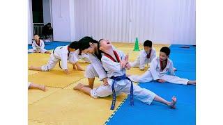 go through this strict stretching, became a taekwondo master.