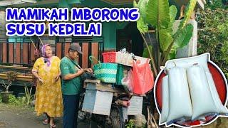  MAMIKAH MBORONG SUSU KEDELAI DI DEPAN RUMAH , PAS BANGET HUJAN² MINIEW MINIEW SUSU KEDELAI