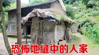 There are people living in the crack of the ground as deep as 500 meters. Since the Ming Dynasty  t