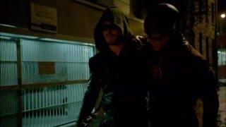 The Flash vs Green Arrow (flecha verde) en español HD