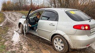 CAR STUCK || Novice driver stuck in mud (new model)