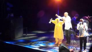 Halit Ergenc and Omara Portuondo singing Candela dancing together