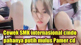 Cewek SMK internasional cindo pahanya putih mulus Pamer cd