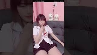 cewek cantik buka baju susu montok