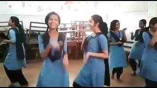 kerala school girls dance | india | Kerala | school girls | dancing video !! Do watch it