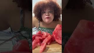 Do I cut my watermelon like a… PSYCHOPATH?! 