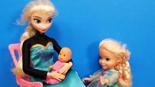 Baby at home ! Elsa & Anna toddlers - someone is jealous - sleeping - joy