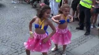 Copenhagen carnival 2011 (little girls dancing samba)